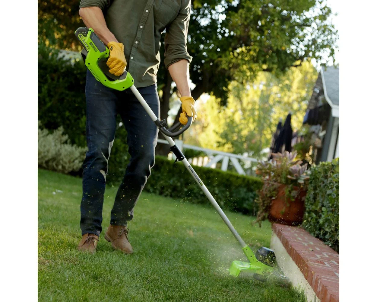40V 12" Cordless Battery String Trimmer, 550 CFM Blower and 24" Hedge Trimmer Combo Kit: 2.0 Ah Battery and Charger - Image 3