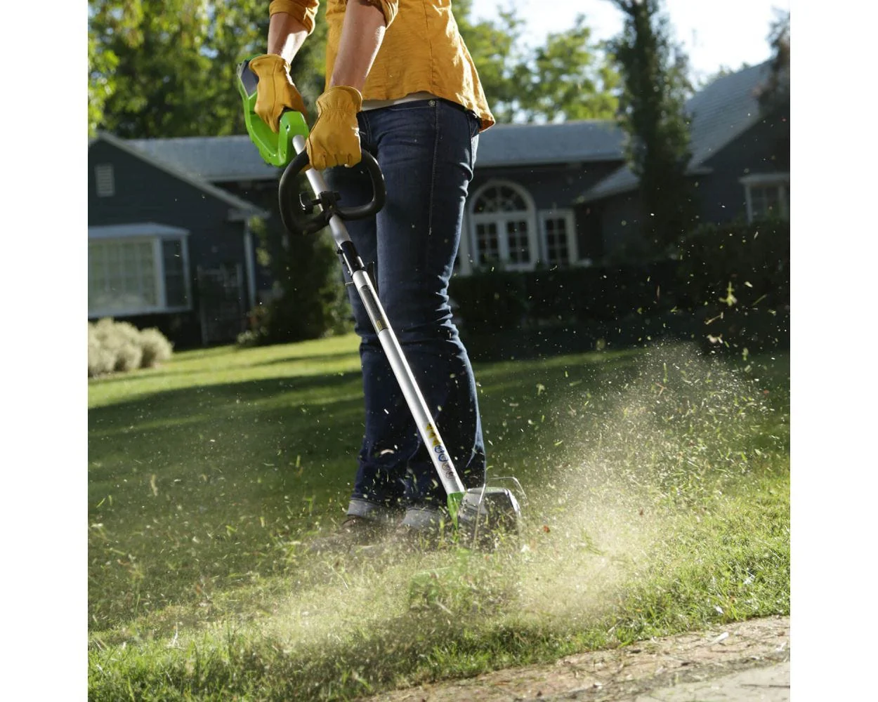 40V 12" Cordless Battery String Trimmer, 550 CFM Blower and 24" Hedge Trimmer Combo Kit: 2.0 Ah Battery and Charger - Image 4