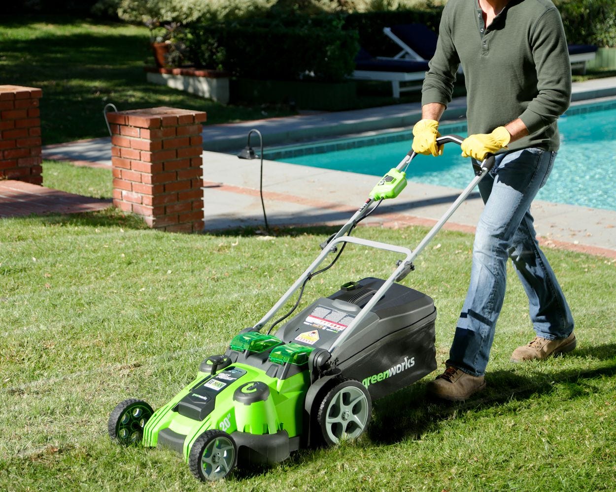 40V 20" Cordless Battery Dual Blade Push Lawn Mower: 4.0 Ah and 2.0 Ah Batteries and Charger - Image 4