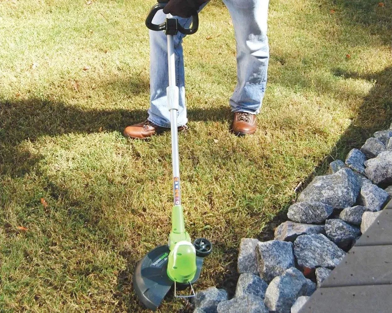 40V 13" Cordless Battery String Trimmer & 390 CFM Leaf Blower Combo w/ 4.0Ah Battery & Charger - Image 5