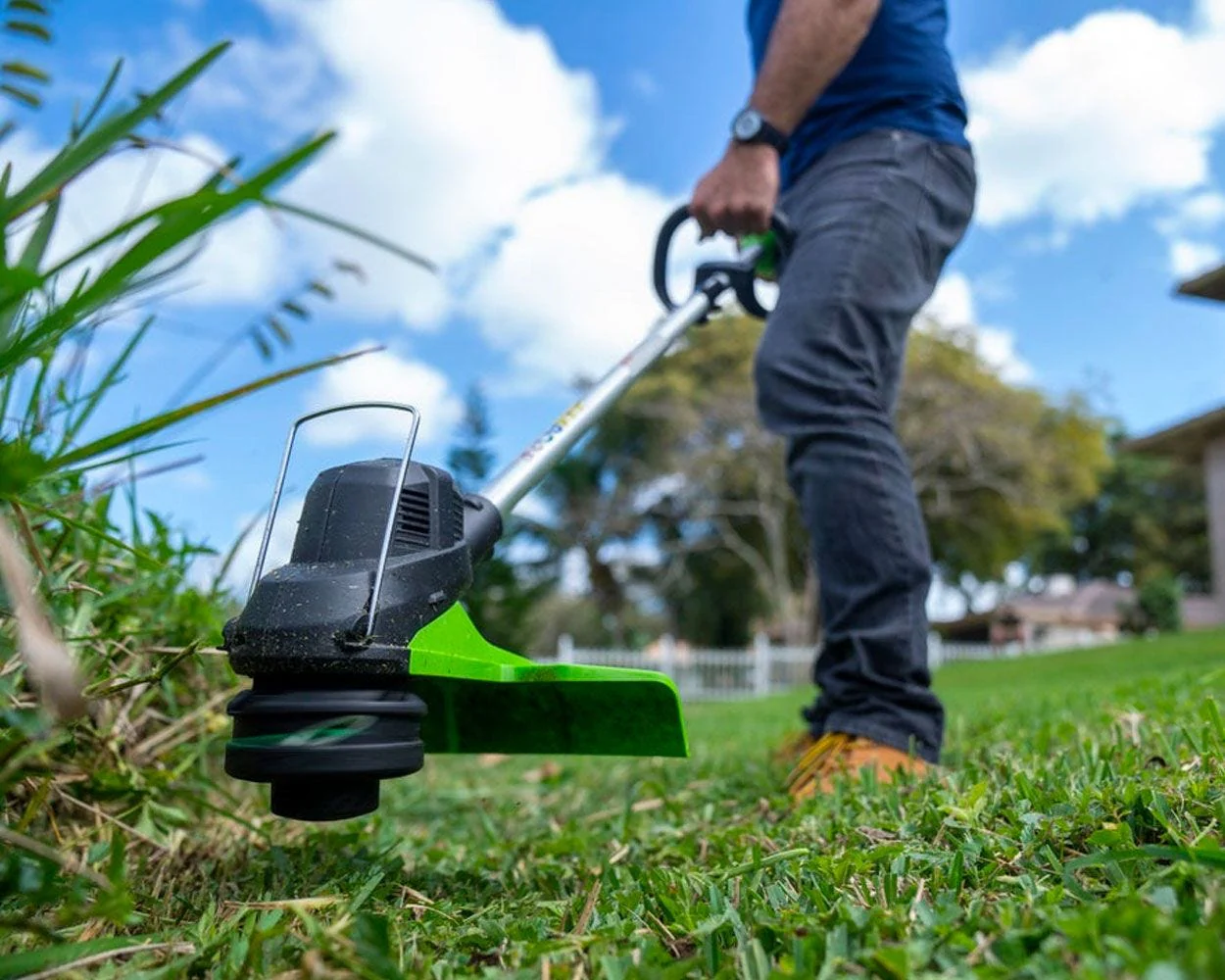 48V (24V x 2) 15" Cordless Battery TORQDRIVE String Trimmer Combo Kit, 24V 320 CFM Blower and 24V 22" Hedge Trimmer: (2) 2.0 Ah USB Batteries and Charger - Image 3