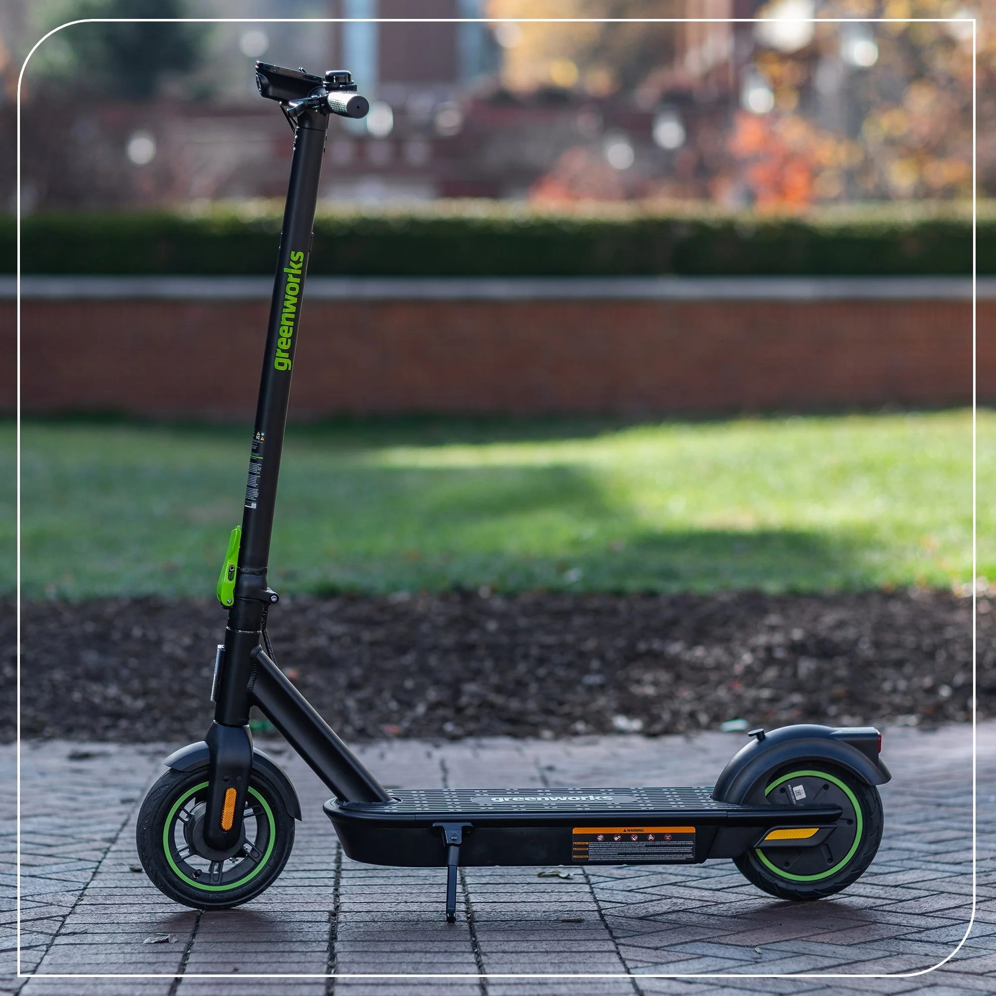 48V (24V x 2) STEALTH Series Electric Scooter: (2)4.0 Ah Batteries and Dual-Port Charger - Image 3
